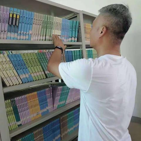 严格书籍管理，打造书香校园—涌山中心小学检查组来厚田小学进行图书专项清查