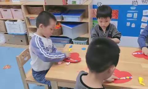 易俗河镇中心幼儿园(吴家巷园)中一班五月份活动总结