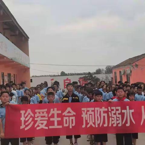 韩道口镇育英小学                        珍爱生命，预防溺水，远离水源，从我做起