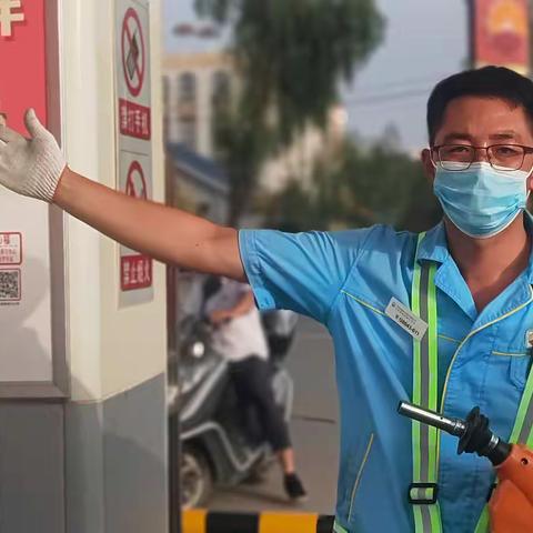 烈日炎炎，服务不打烊﻿ ----致敬身边最可爱的“蓝精灵”