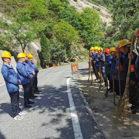 黄甫峪公路公司开展地质灾害治理活动