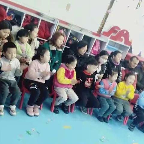 小神童幼儿园家长会圆满结束