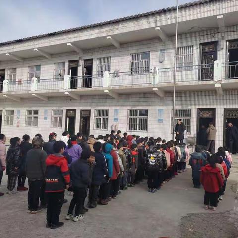 积极参与环境整治    努力共创美好家园———茨芭镇段磨李学校