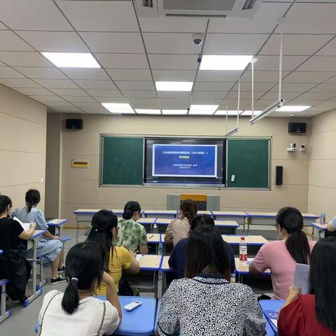 潜心教研勤探索，聚力成长向未来——梨河镇七里堂完全小学数学学科新课程标准培训会