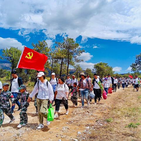 百花园大班组“建党100周年，亲近自然，快乐徒步”户外亲子主题活动