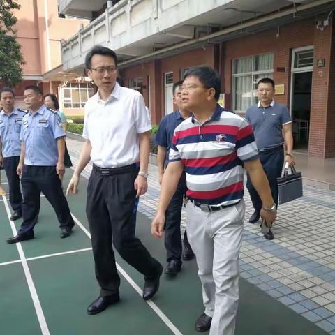 安全时刻在我心：刘区长一行到我校进行安全督导