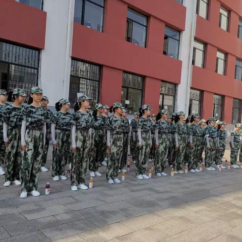 少年着迷彩，青春显担当，二中七年17班军训纪实