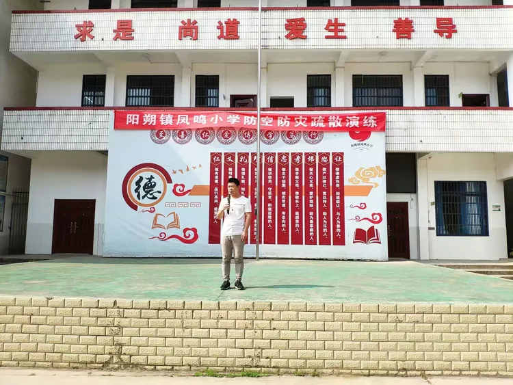 阳朔镇凤鸣小学开展"9.18"防空疏散安全演练