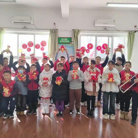 庆元旦师生齐欢笑，展才艺学子亮奇招