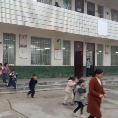 华北小学消防疏散演练