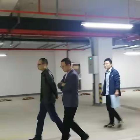 区住建局对人防工程进行检查