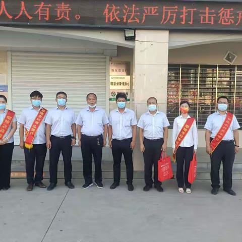 陈化店支行党支部开展“亮身份 强服务 树形象”金融知识公益宣传主题党日活动