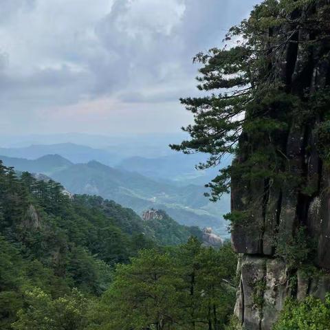 我爱祖国大好河山：风景图是安徽省九华山：