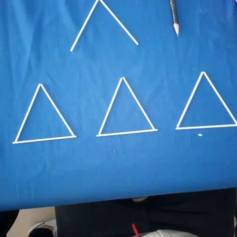 有余数的除法 11÷3=3（个）……2（根）