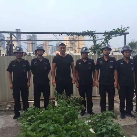 迎难而上 攻坚拆违