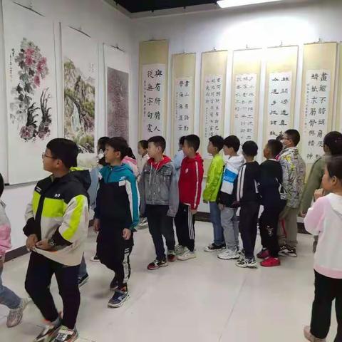 薛家湾第八小学三年级师生参观准格尔旗教育体育艺术展