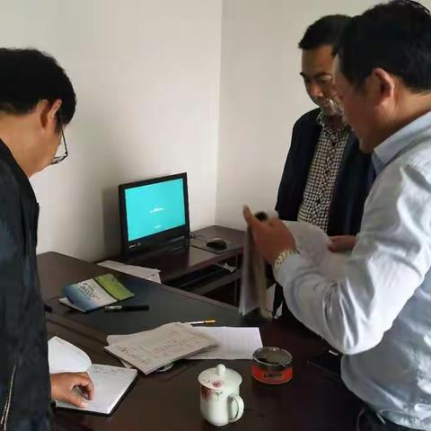大港中小党支部对驻村干部开展“五个一”活动