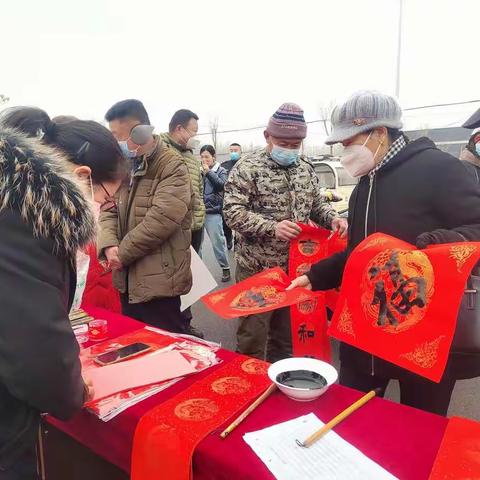 我们的中国梦 文化进万家 岱岳区“黄河大集”迎新年.书春联.送祝福活动在岱岳区满庄镇举行