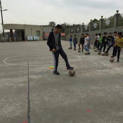 石马小学课后服务之足球兴趣班