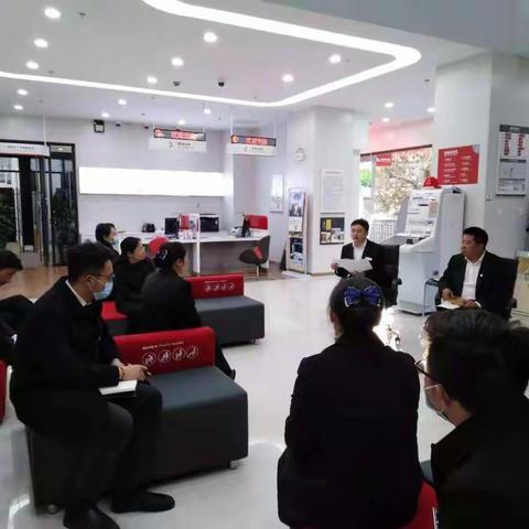 保山分行党委委员副行长李加龙到挂钩网点永昌支行进行工作指导