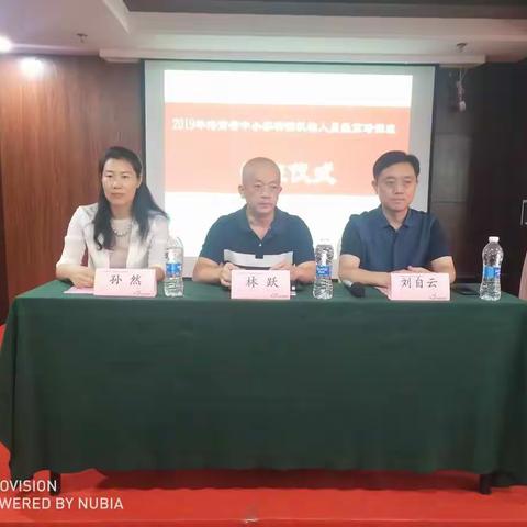 黄鹤楼中吹玉笛 引来天涯海角客