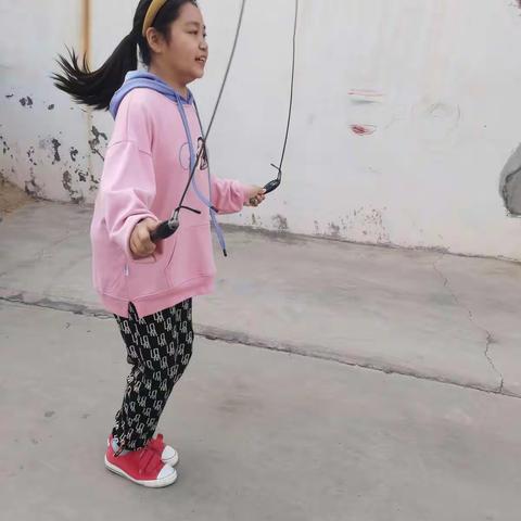 居家锻炼  快乐成长