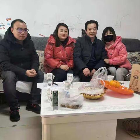 慰问退休教师 浓浓关爱暖人心