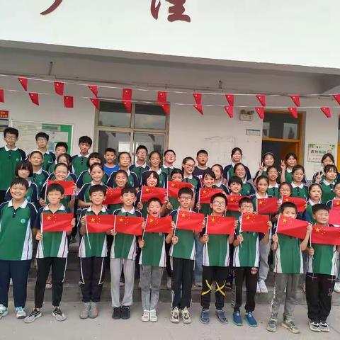 “我爱你！中国”滩头联校小学生献礼祖国妈妈