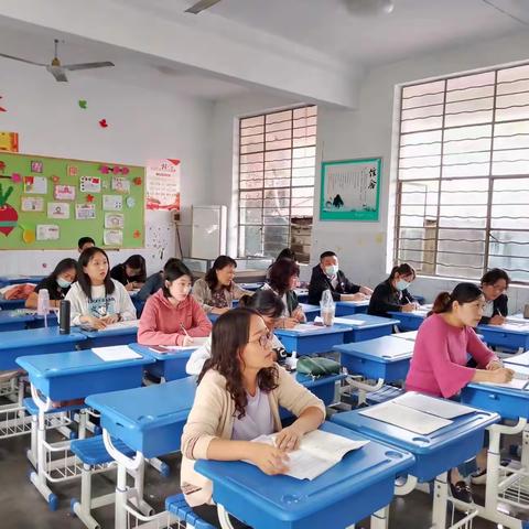 夏末未至 奋进当时-实验小学主校区数学组开展新学期教学常规培训