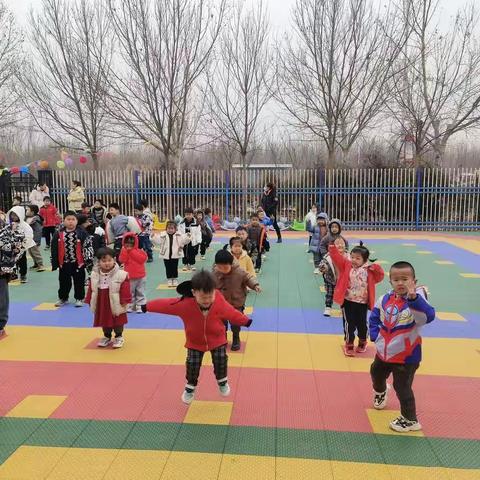 智慧树幼儿园小二班　小神兽们终于(❁´︶`❁) 开启了校园之旅🌈新学期✨是爱你们的味道❤是陪你们一起长大