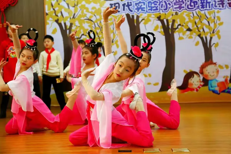 小小的舞台 大大的梦想