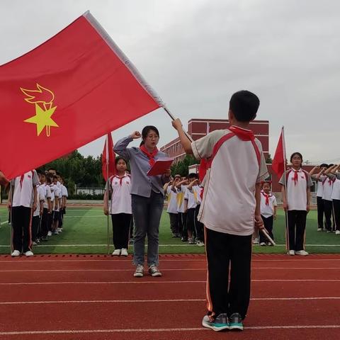 红领巾心向党 做时代好队员——苗馆小学新队员入队仪式