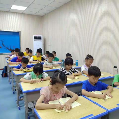 海口小学暑期托管班学生书法作品展示