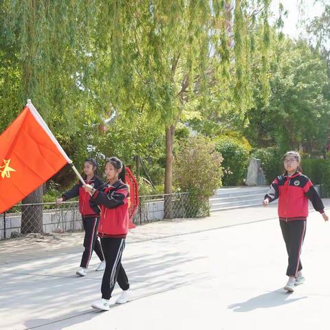 2022年“传承红色基因，争做时代新人”头道营子实验小学一、二年级入队仪式