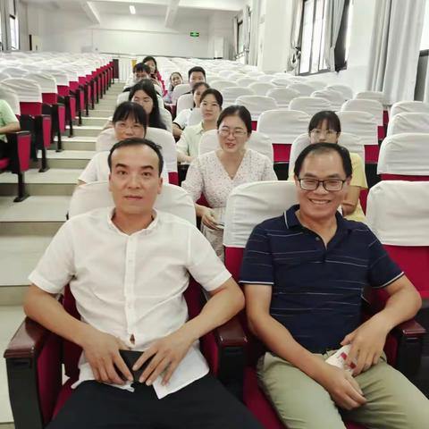 “语”中同行，“文”中致远——信丰四中八年级语文备课组工作总结