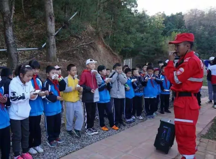 五华区昭宗小学开展"我是小小消防员"红领巾研学活动