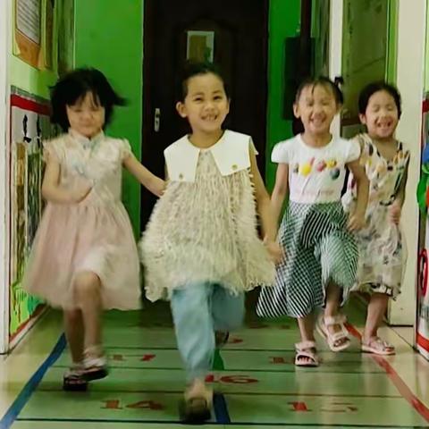 小脚步，大成长，我在幼儿园的快乐生活~中班