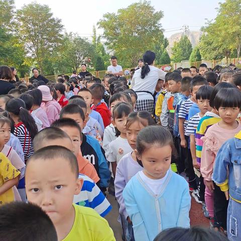 移民小学一年级新生入学教育