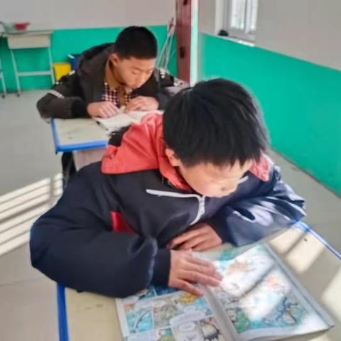 书香满校园，阅读伴成长——李营小学