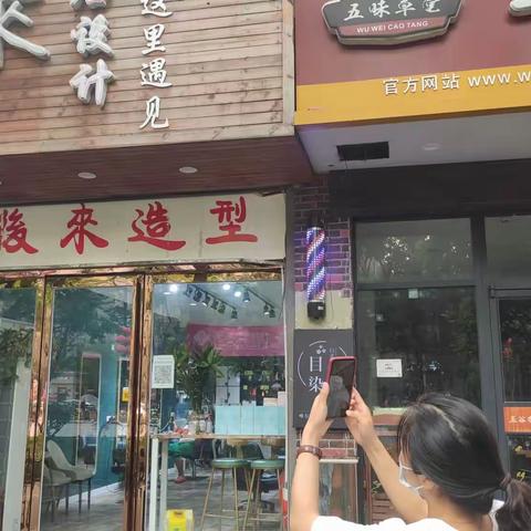 推广“场所码” 助力商铺门前“防疫网”