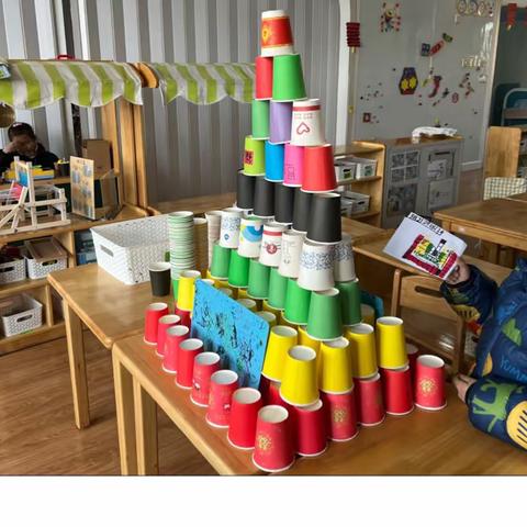 纸杯叠叠乐——大一班