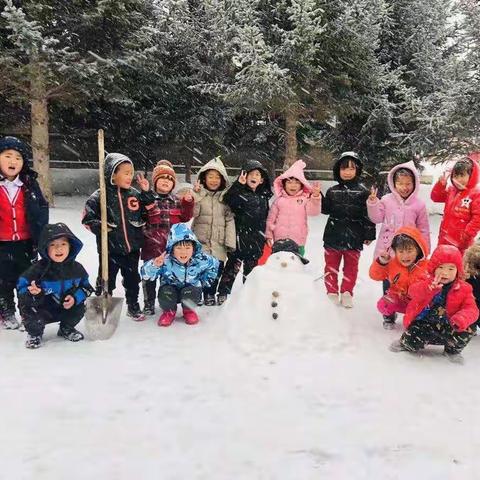 邂逅初雪，满园童乐——头段地幼儿园玩雪记