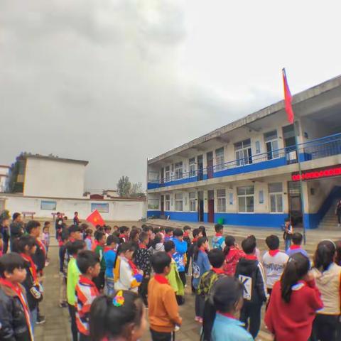 湛河区曹镇乡齐庄回民小学纪念建队70周年仪式