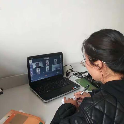 云端听评课，师生共成长                       ----起凤镇夏庄小学举行线上教学听评课活动