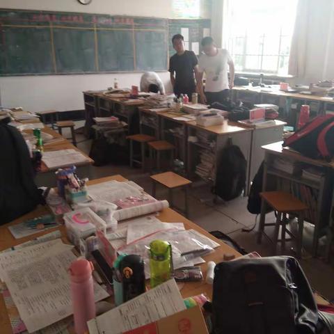 临沂兴华学校高中部安全生产月违禁物品突击检查