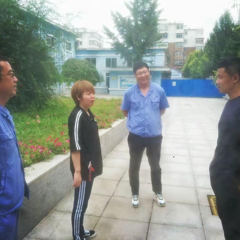 为应对台风“巴威”恶劣天气，生产技术管理部与市住建委展开生产防汛工作检查
