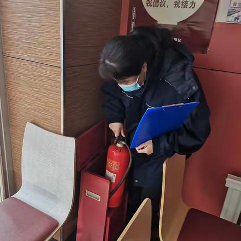 银河社区开展“两会”期间安全大检查