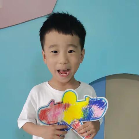 响亮之星幼儿园雨果三班学期回顾—李曜丞