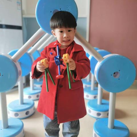 响亮之星幼儿园雨果三班学期回顾—梁懿轩