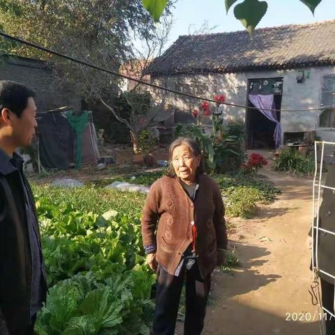 党校帮扶责任人进村入户完善资料